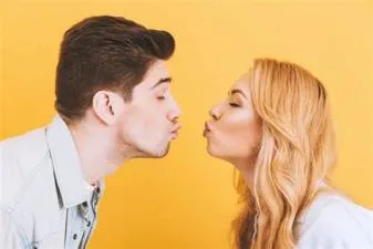 Can i kiss my boyfriend in morocco?