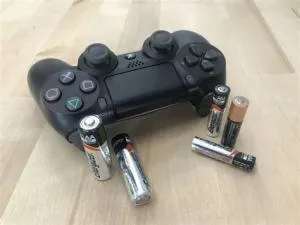 Do playstation 3 controllers have batteries?