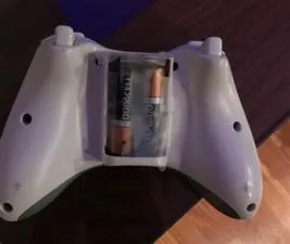 Does xbox 360 need batteries?