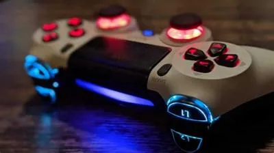What colour should my ps4 controller light be?
