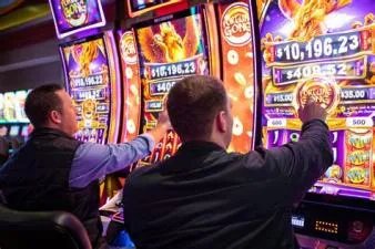 What should i look for in a slot machine to win?