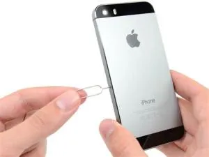Does iphone 14 have a sim card?