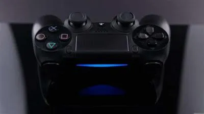 Why is my ps4 controller flashing blue and not charging?