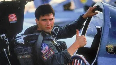 Did tom cruise fly the f-14 in top gun?
