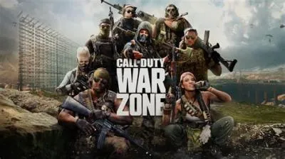 How many players can play warzone in a squad?