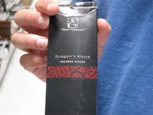 What dragon blood smell like?