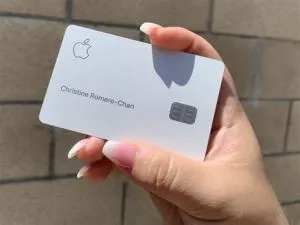 Is the apple card glass?