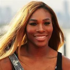 What serena has in her face?
