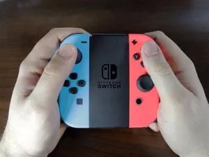Can you link 2 nintendo switches together?
