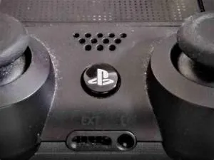 How do you sync a new controller to ps4?