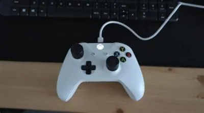 Should i leave my xbox controller plugged in?
